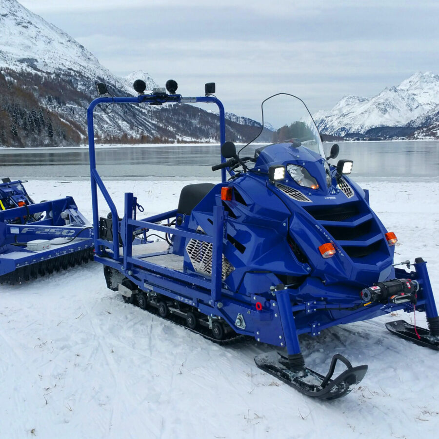 Снегоход в красноярском. Снегоход Alpina snowmobiles. Снегоход Alpina Sherpa. Снегоход большой. Мощный снегоход.